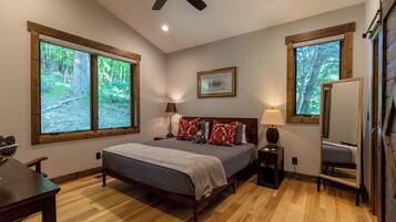 Cabin, Multiple Beds, Patio, Mountain View (Apres Chalet at Eagles Nest) | 2 bedrooms, individually decorated, individually furnished, bed sheets
