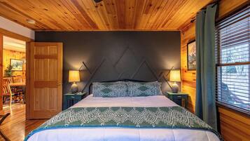 Nhà, nhiều giường, bồn tắm nước nóng, quang cảnh núi (Riverbend Retreat) | 4 phòng ngủ, trang trí khác biệt
