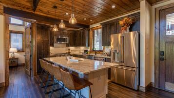 Cabin, Multiple Beds, Patio, Mountain View (2 Bears Retreat at Eagles Nest) | Private kitchen | Coffee/tea maker