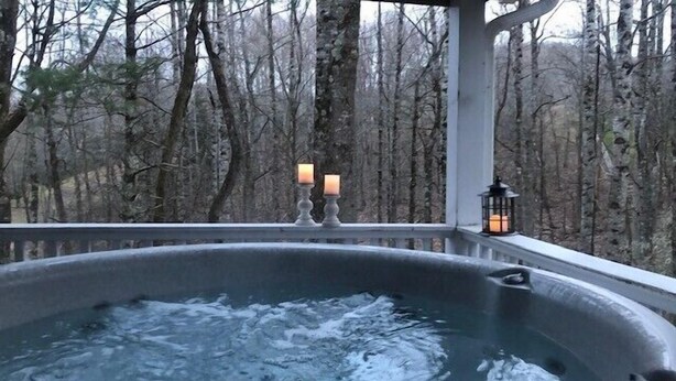 Outdoor spa tub - Antlers and Pearls (Boone)
