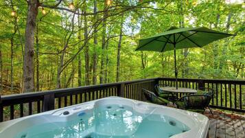 House, 2 Katil Ratu (Queen), Hot Tub, Mountain View (Woodland Creek Cabin) | Tab spa terbuka