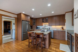 House, Multiple Beds, Hot Tub, Mountain View (Lookout Lodge) | Private kitchen - Lookout Lodge (Banner Elk)