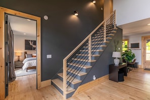 Ferienhaus, Mehrere Betten, Whirlpool, Bergblick (Wine Down at Eagles Nest) | 4 Schlafzimmer, individuell dekoriert, individuell eingerichtet