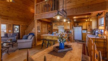 Cabin, nhiều giường, sân hiên, quang cảnh núi (Timber Lodge) | Bếp riêng | Lò nướng, dụng cụ pha cà phê/trà