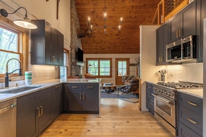 Private kitchen - River Run Cabin (Sugar Grove)