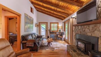 Rumah, Beberapa Tempat Tidur, patio, pemandangan gunung (Knotty Pine ) | Area keluarga