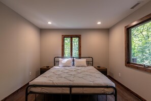 House, Multiple Beds, Hot Tub, Mountain View (Banner Elk River Lodge) | 4 bedrooms, individually decorated, individually furnished, bed sheets - Banner Elk River Lodge (Banner Elk)