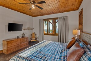 Ferienhaus, Mehrere Betten, Whirlpool, Bergblick (Blue Ridge View at Eagles Nest) | 4 Schlafzimmer, individuell dekoriert, individuell eingerichtet