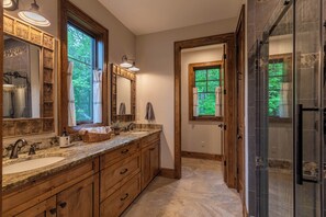 House, Multiple Beds, Hot Tub, Mountain View (Blue Ridge View at Eagles Nest) | Bathroom - Blue Ridge View at Eagles Nest (Banner Elk)