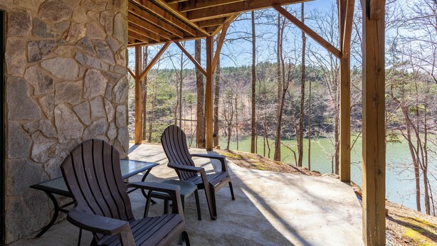 Outdoor dining - Our Neck of the Woods at Hidden Lake (Nebo)
