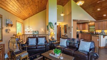 Kabin, Beberapa Tempat Tidur, patio, pemandangan gunung (Bearadise Cabin) | Area keluarga | Perapian