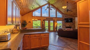 Cabin, Multiple Beds, Patio, Mountain View (Bearadise Cabin) | Interior
