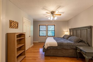 House, Multiple Beds, Hot Tub, Mountain View (On Easy Street) | 3 bedrooms, individually decorated, individually furnished, bed sheets - On Easy Street (Boone)