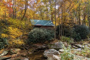 Exterior - A River Runs Through It (Vilas)