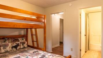 House, Multiple Beds, Hot Tub, Mountain View (Serenity Now) | 4 bedrooms, individually decorated, individually furnished, bed sheets