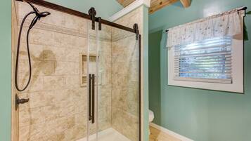 House, Multiple Beds, Hot Tub, Mountain View (Serenity Now) | Bathroom | Designer toiletries, towels, toilet paper