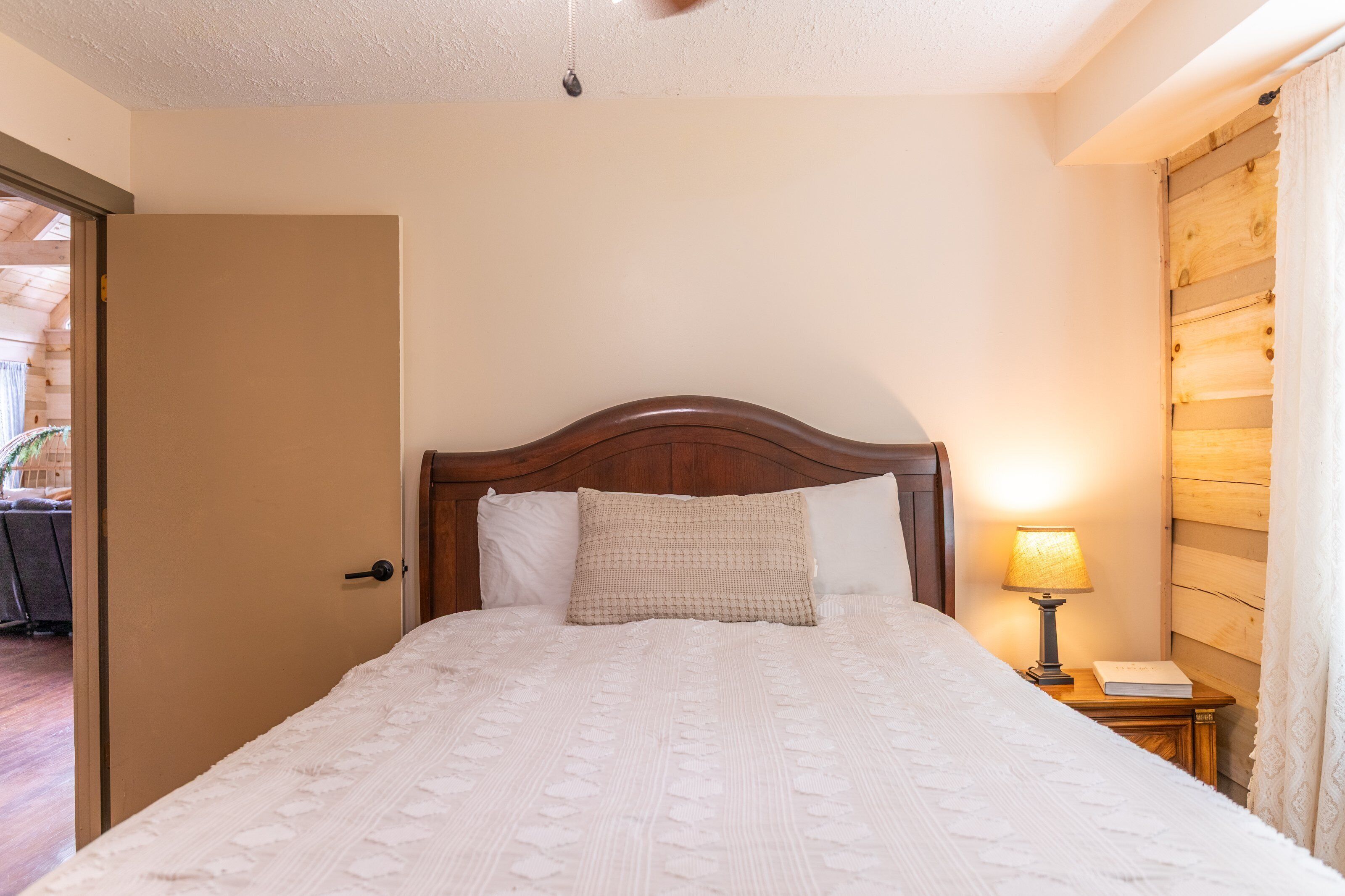 House, Multiple Beds, Hot Tub, Mountain View (Serenity Now) | 4 bedrooms, individually decorated, individually furnished, bed sheets