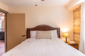 Hus, flere senger, spabadekar, fjellutsikt (Serenity Now) | 4 soverom, individuelt dekorert, individuelt innredet og sengetøy