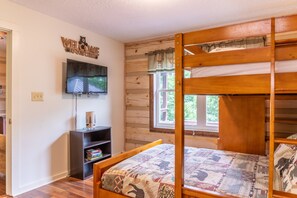 House, Multiple Beds, Hot Tub, Mountain View (Serenity Now) | 4 bedrooms, individually decorated, individually furnished, bed sheets