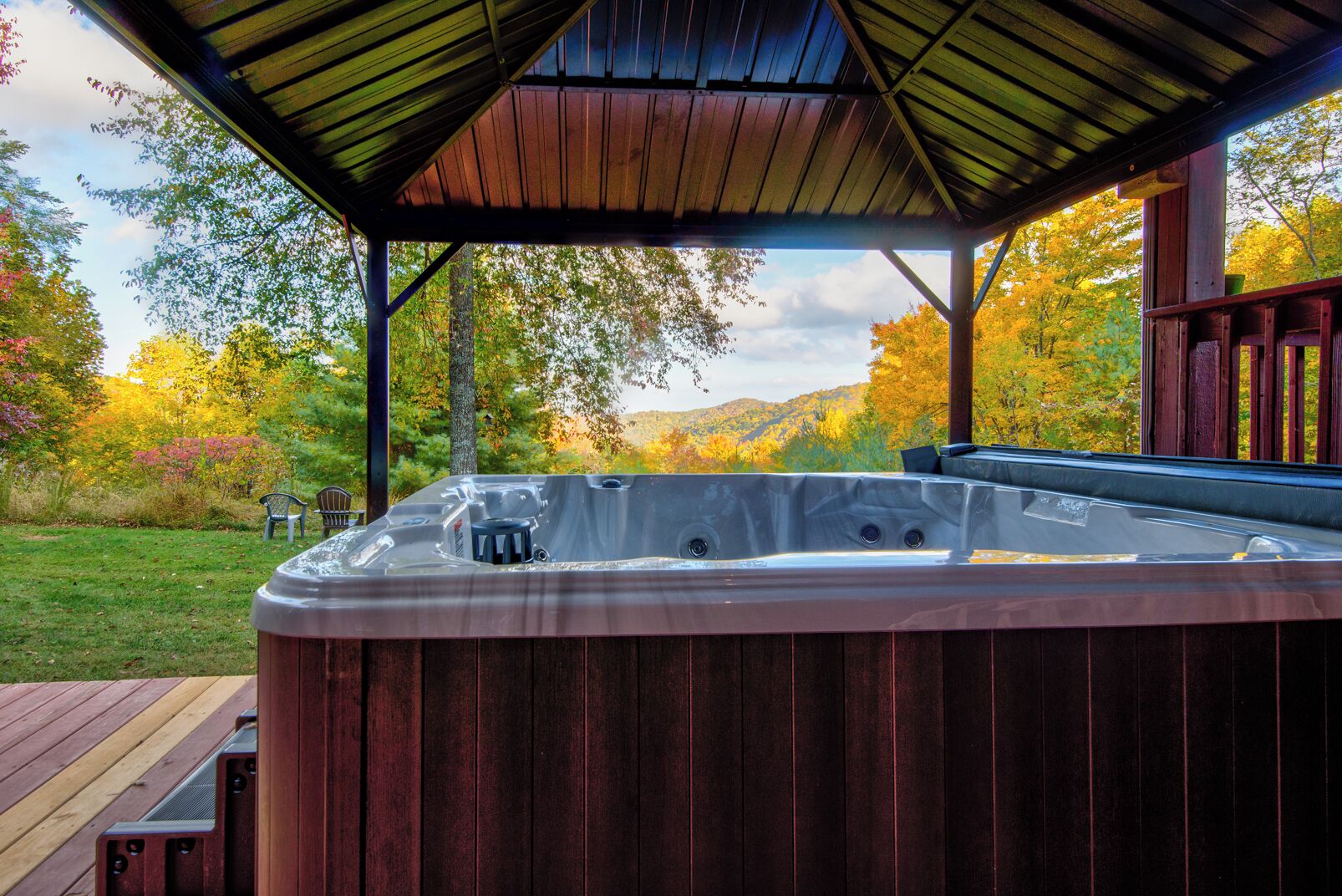 House, Multiple Beds, Hot Tub, Mountain View (Serenity Now) | Outdoor spa tub