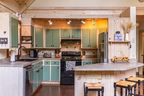 Hus, flere senger, spabadekar, fjellutsikt (Serenity Now) | Eget kjøkken | Kaffetrakter/tekoker