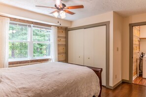 Maison, plusieurs lits, bain à remous, vue montagne (Serenity Now)