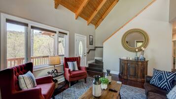 Kabin, Beberapa Tempat Tidur, hot tub, pemandangan gunung (Sugar Rush) | Area keluarga | Perapian