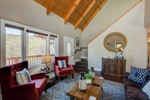 小屋, 多張床, 熱水浴缸, 山景 (Sugar Rush) | 起居區 | 壁爐