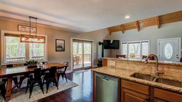 Cabin, Multiple Beds, Hot Tub, Mountain View (Sugar Rush) | Dining