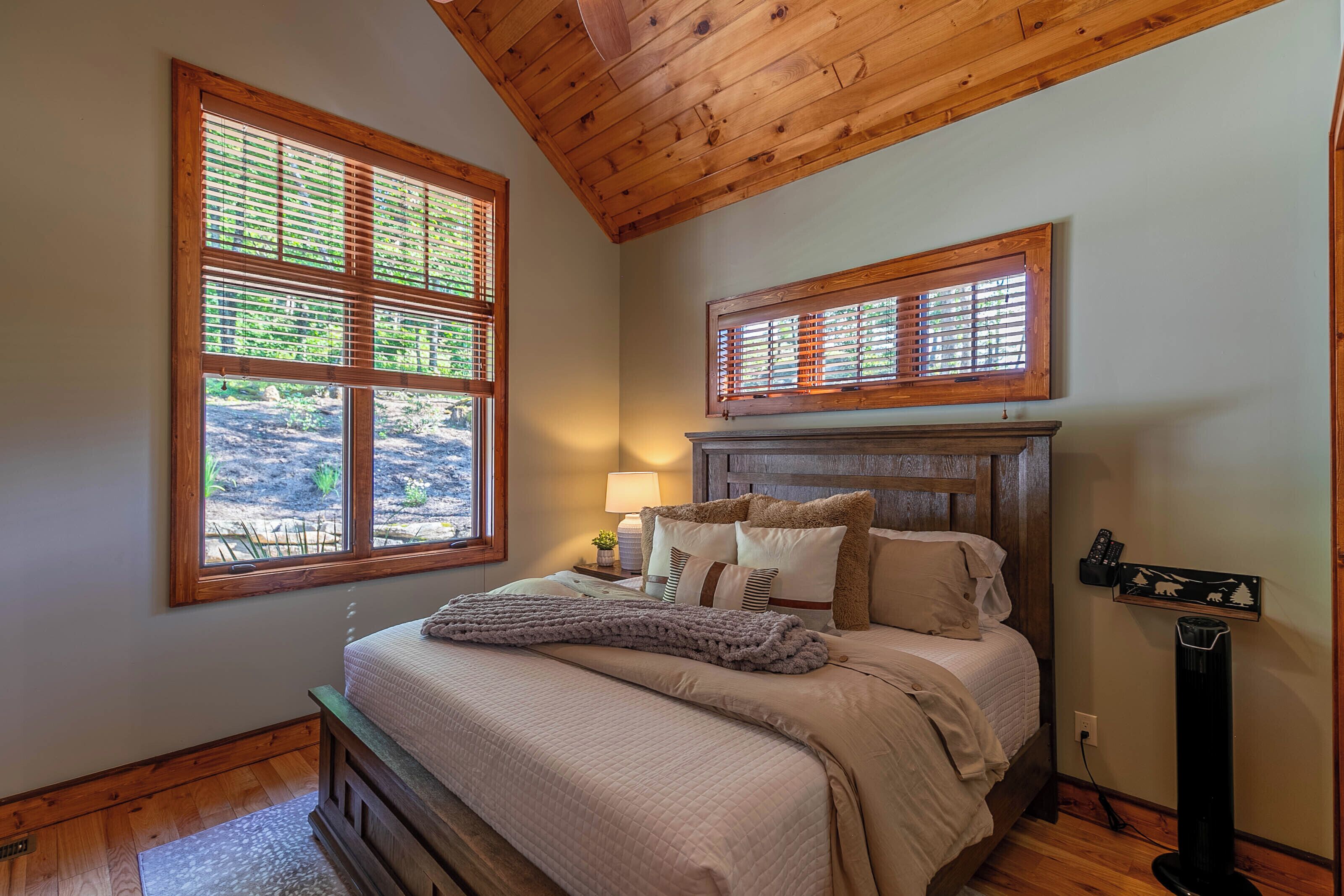 Cabin, Berbilang Katil, Hot Tub, Mountain View (Sunday Money at Eagles Nest) | 3 bilik tidur, dihias secara berasingan 