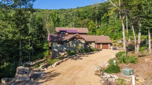 Exterior - Sunday Money at Eagles Nest (Banner Elk)