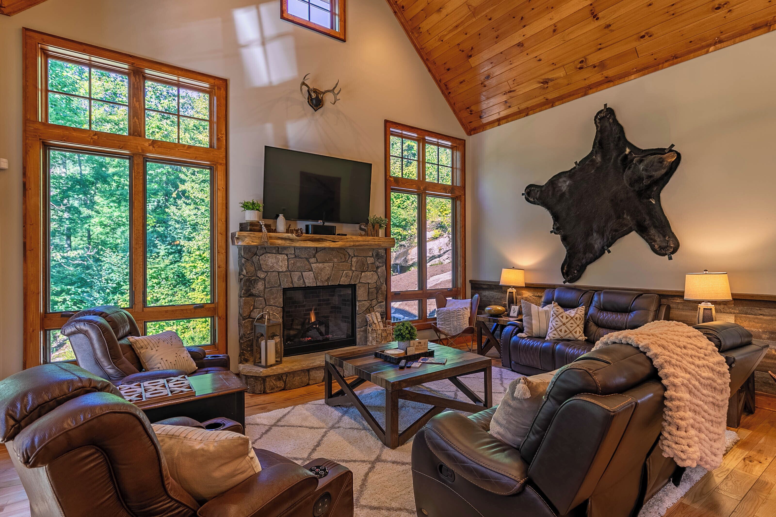 Cabin, Multiple Beds, Hot Tub, Mountain View (Sunday Money at Eagles Nest) | Living area