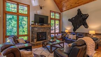 Cabin, Multiple Beds, Hot Tub, Mountain View (Sunday Money at Eagles Nest) | Living area