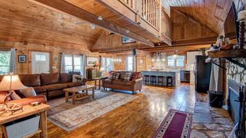 Cabin, Multiple Beds, Hot Tub, Mountain View (Hidden Serenity) | Living area
