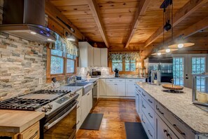 เคบิน, หลายเตียง, อ่างน้ำร้อน, วิวภูเขา (Hidden Serenity) | ครัวส่วนตัว | เครื่องชงกาแฟ/ชา