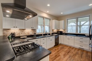 Private kitchen - The Cliff House (Boone)