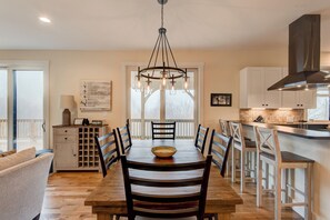 In-room dining - The Cliff House (Boone)