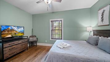 5 bedrooms, individually decorated, individually furnished, bed sheets