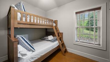 Kabin, Beberapa Tempat Tidur, patio, pemandangan gunung (Sweet Retreat at Sweetgrass) | 5 kamar tidur dan didekorasi berbeda-beda