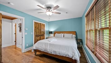 5 bedrooms, individually decorated, individually furnished, bed sheets