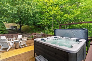 Outdoor spa tub - River Daze (Boone)