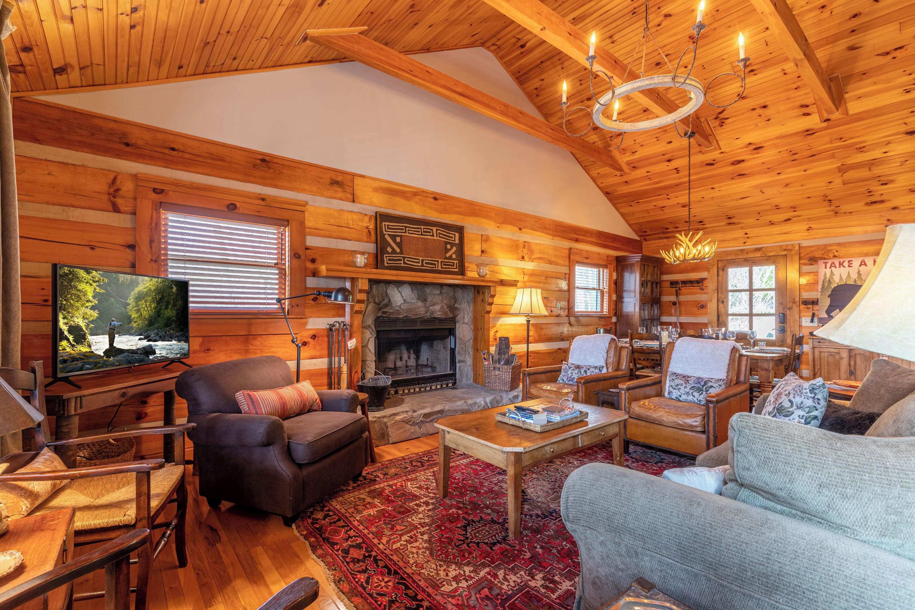 小屋, 多張床, 熱水浴缸, 山景 (River Daze) | 起居區