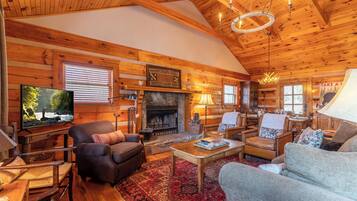 Cabin, Berbilang Katil, Hot Tub, Mountain View (River Daze) | Ruang tamu