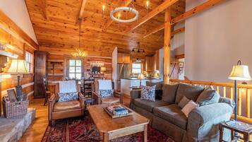 Kabin, Beberapa Tempat Tidur, hot tub, pemandangan gunung (River Daze) | Area keluarga