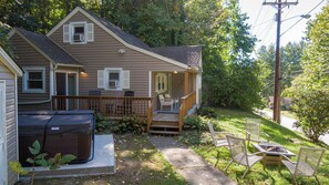 Outdoor dining - Hot Toddy Cottage (Boone)