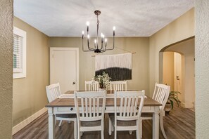 House, Multiple Beds, Hot Tub, Mountain View (Hot Toddy Cottage) | Dining - Hot Toddy Cottage (Boone)