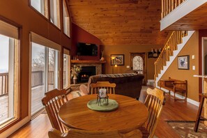 Stuga - flera sängar - bubbelpool - utsikt mot bergen (Grand Panorama) | Interiör