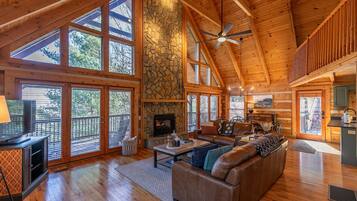 Cabin, nhiều giường, sân hiên, quang cảnh núi (Happy Trees Cabin) | Khu phòng khách