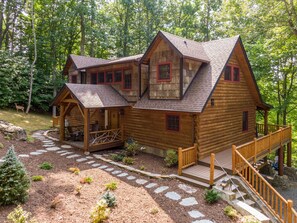 Exterior - Running Waters Lodge at Eagles Nest (Banner Elk)