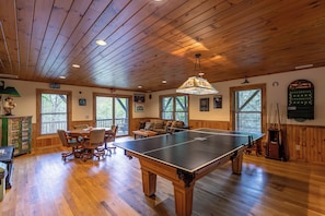 Game room - Cari's Rivers Edge (Boone)